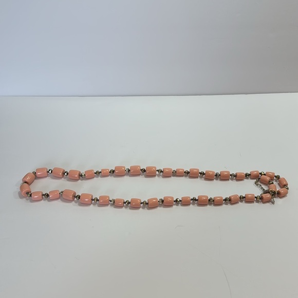 THE LIMITED VINTAGE BALLET PINK CHUNKY BEAD NECKLACE - Picture 3 of 6